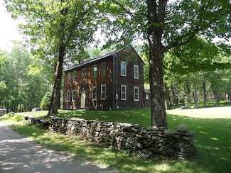 10 Maple St, Plainfield, MA 01070