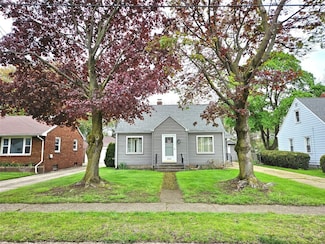 2104 N Manor Dr, Erie, PA 16505