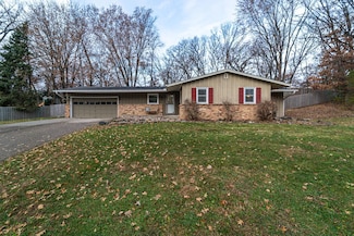 112 Sabra Ct, Saint Paul, MN 55124