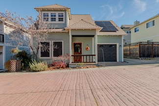 246 9th St Alley, Ashland, OR 97520