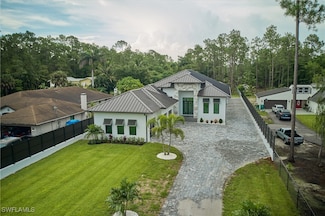 5847 English Oaks Ln, Naples, FL 34119