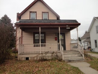 143 E Oak Grove St, Juneau, WI 53039