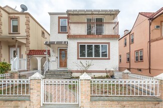 4620 190th St, Flushing, NY 11358