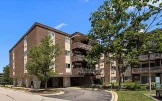 1321 S Finley Rd Unit 108, Lombard, IL 60148
