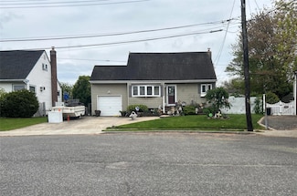 34 Karen St, West Babylon, NY 11704