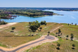 571 Lakewood Ln, Honey Grove, TX 75446