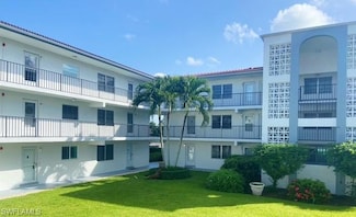 5 High Point Cir W Unit 210, Naples, FL 34103
