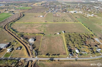 1318 Bell Rd S, Iowa Park, TX 76367