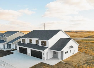 5813 Davies Dr, Bismarck, ND 58503