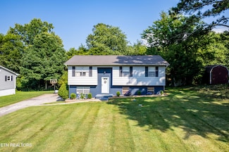 1712 Maplecrest Dr, Louisville, TN 37777