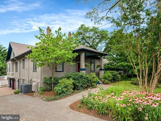 1903 N Randolph St, Arlington, VA 22207