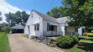 515 W 6th St, Port Clinton, OH 43452