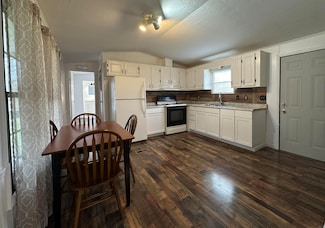 222 Planters Ln, Saint Stephen, SC 29479