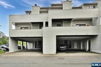 833 Topsail Ln, Secaucus, NJ 07094