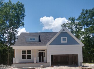 218 Chateau Dr, New Bern, NC 28560