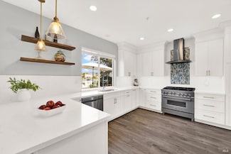 90 S Newport Dr, Napa, CA 94559