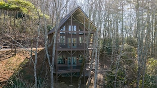 401 Windy Gap Ln, Sapphire, NC 28774