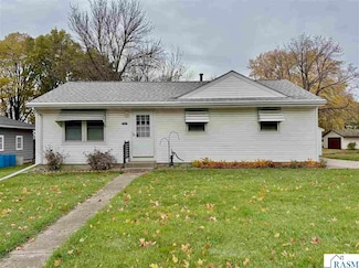 313 9th St, Gaylord, MN 55334