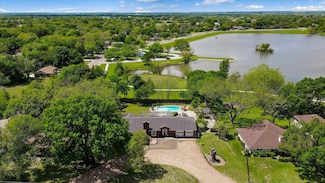 1805 N Preston St, Ennis, TX 75119