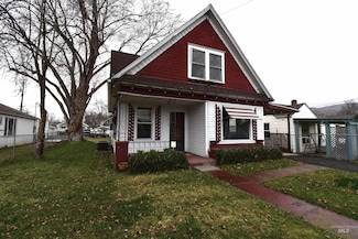 918 2nd St, Clarkston, WA 99403
