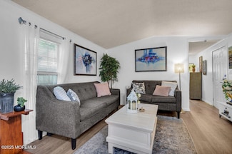 17 South Dr, Hightstown, NJ 08520