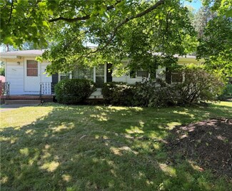 2009 Mary St, Farrell, PA 16121