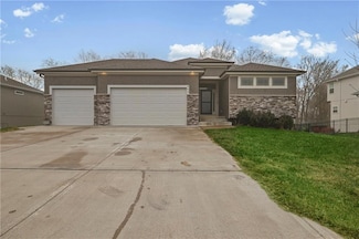 805 W Shawhan Pkwy, Lone Jack, MO 64086