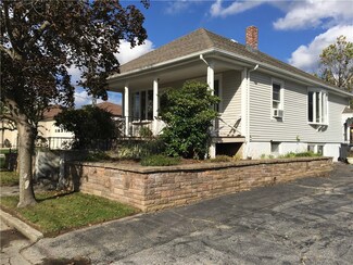 23 Massachusetts St, Cranston, RI 02920