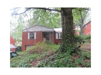2051 Kendon Dr E, Pittsburgh, PA 15221