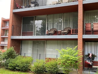 446 Hoodridge Dr Unit 210, Pittsburgh, PA 15234