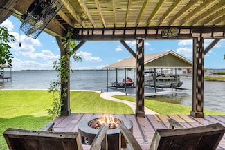 1318 Whispering Springs Dr, Tool, TX 75143
