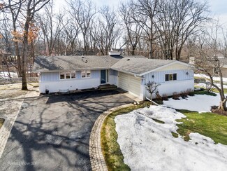 25 Londonderry Ln, Lincolnshire, IL 60069