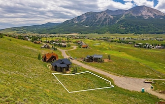 618 Country Club Dr, Crested Butte, CO 81224