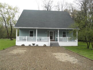 9518 Jamestown St, Angola, NY 14006