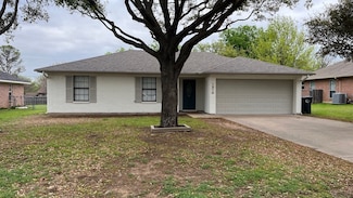 1510 Woodside Ln E, Cleburne, TX 76033