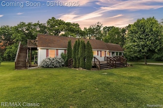 917 Middle Rd, Highland, MI 48357