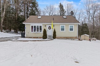 15 June Ave, Lewiston, ME 04240