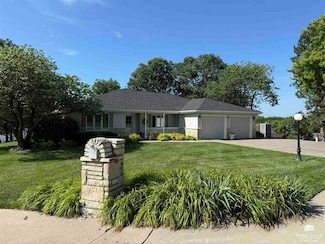 2101 Abbott Cir, Manhattan, KS 66503