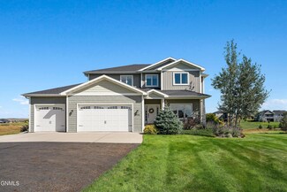 3114 Link Dr, Bismarck, ND 58503