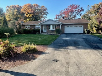 112 Cottonwood Cir, Allentown, PA 18104