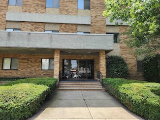 86 W 33rd St Unit 207, Bayonne, NJ 07002