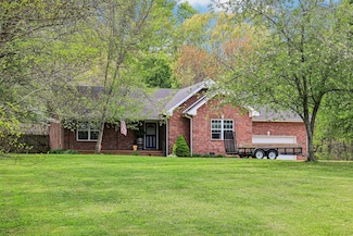 1043 Lena Rosson Rd, Chapmansboro, TN 37035