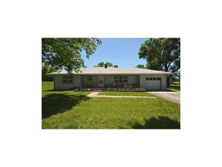307 E Oak St, Trimble, MO 64492