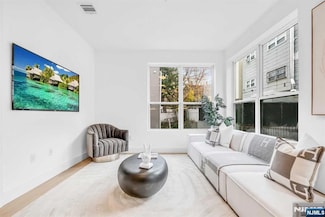 649 38th St Unit 3004, Union City, NJ 07087