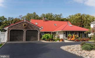 24 Rose Apple Rd, Levittown, PA 19056