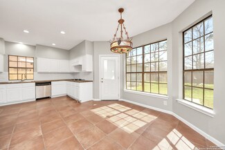 972 Southern Pass Ct, Houston, TX 77062