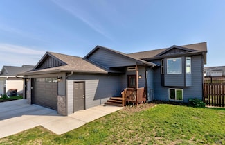 3688 Blackpowder Rd, Rapid City, SD 57703