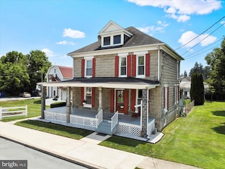 118 W 5th St, Waynesboro, PA 17268