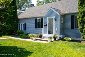 1033 Community Rd, Schenectady, NY 12303