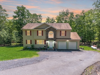 59 Coach Rd, Stroudsburg, PA 18360